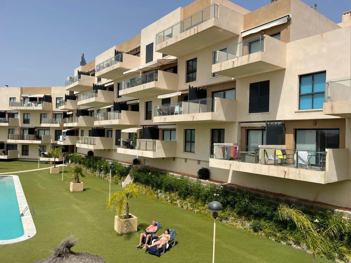 דירות אוריהואלה Residencial Sabrina מראה חיצוני תמונה